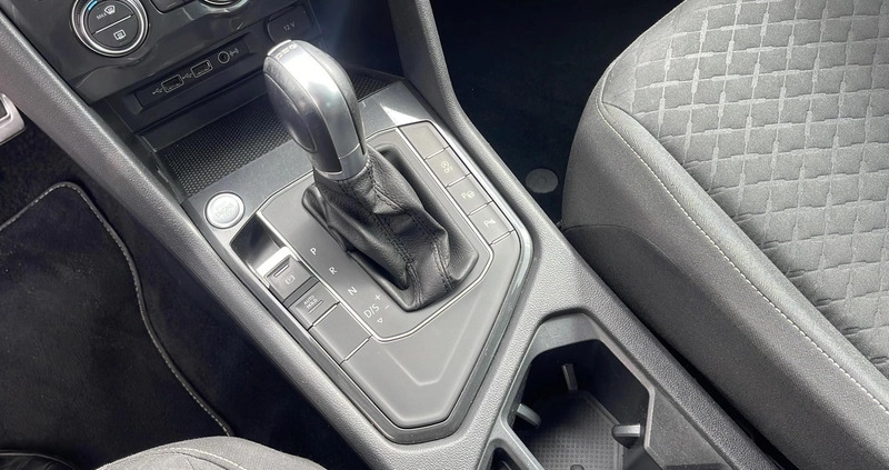 Volkswagen Tiguan cena 89900 przebieg: 141455, rok produkcji 2019 z Leśna małe 379